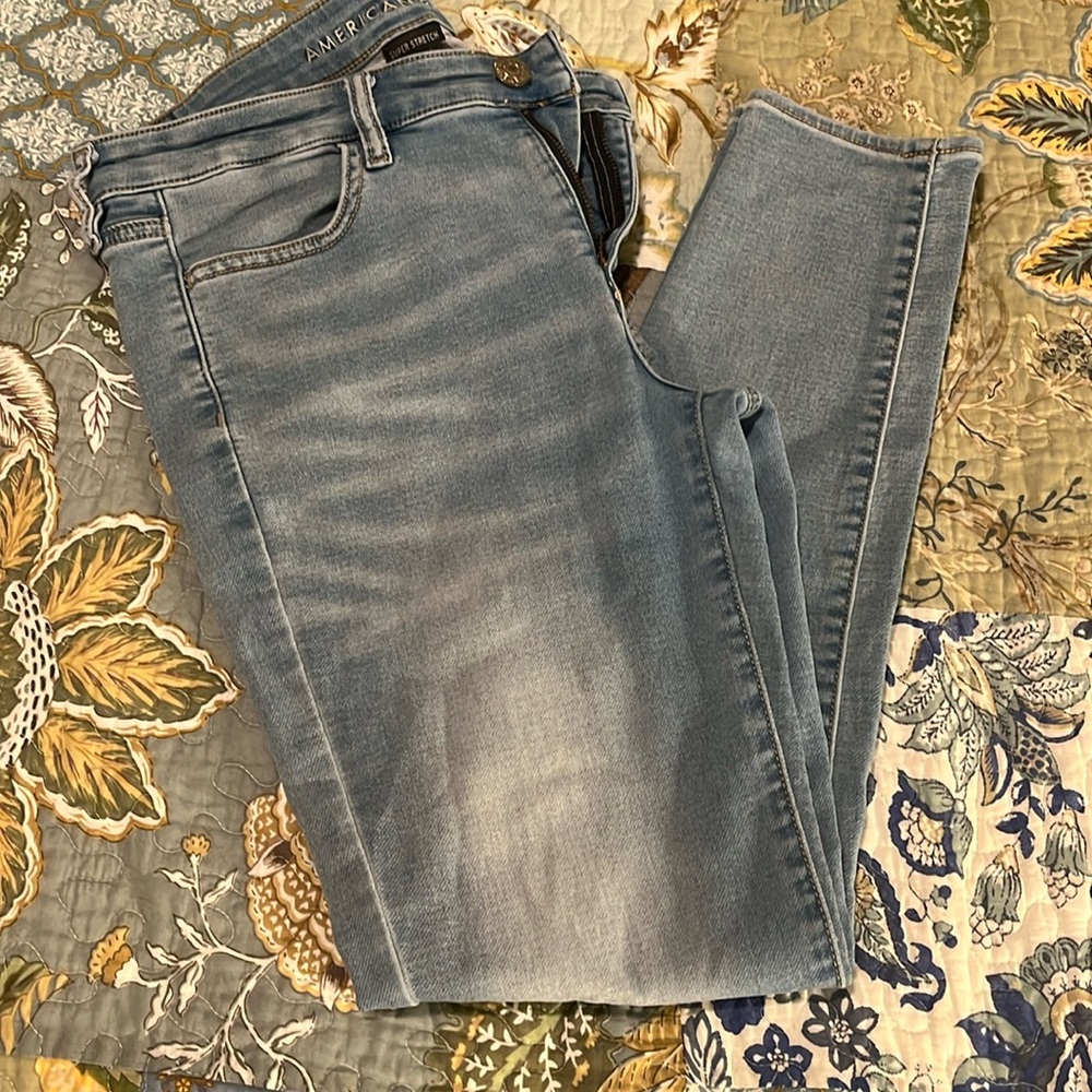American Eagle Jeans. Size 10. Super stretch, Jegging. Gently used. Smoke free.